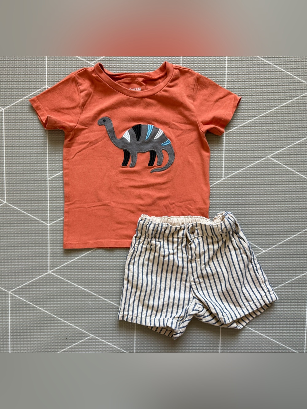 H&M|Baby boy/toddler outfit,Dinosaur Appliqué Tee in Coral & stripe short•••boho